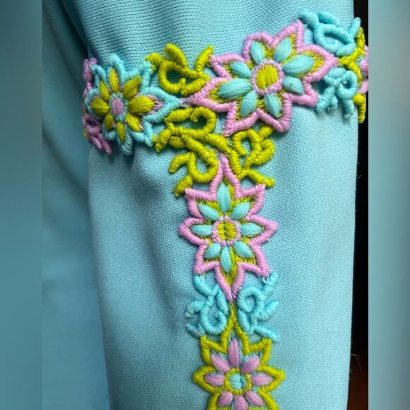 Vtg 70s Blue High Neck Modest Boho Coquette Colorful Floral Embroidered Blouse - Picture 3 of 5